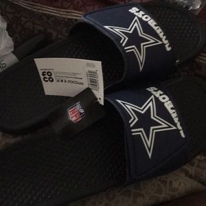 Dallas Cowboys men’s slippers